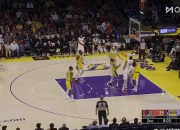 开云体育APP下载-湖人大胜开拓者，再次扩大优势