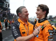 开云体育app-包含梅赛德斯逆转哈斯车队，诺里斯点燃赛场的词条