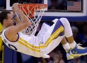 开云体育平台APP-鹈鹕对阵雷霆，西亚卡姆如何成为决定战局的胜负手