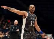 开云体育入口-包含篮网B队强势马刺，布克爆发神勇的词条