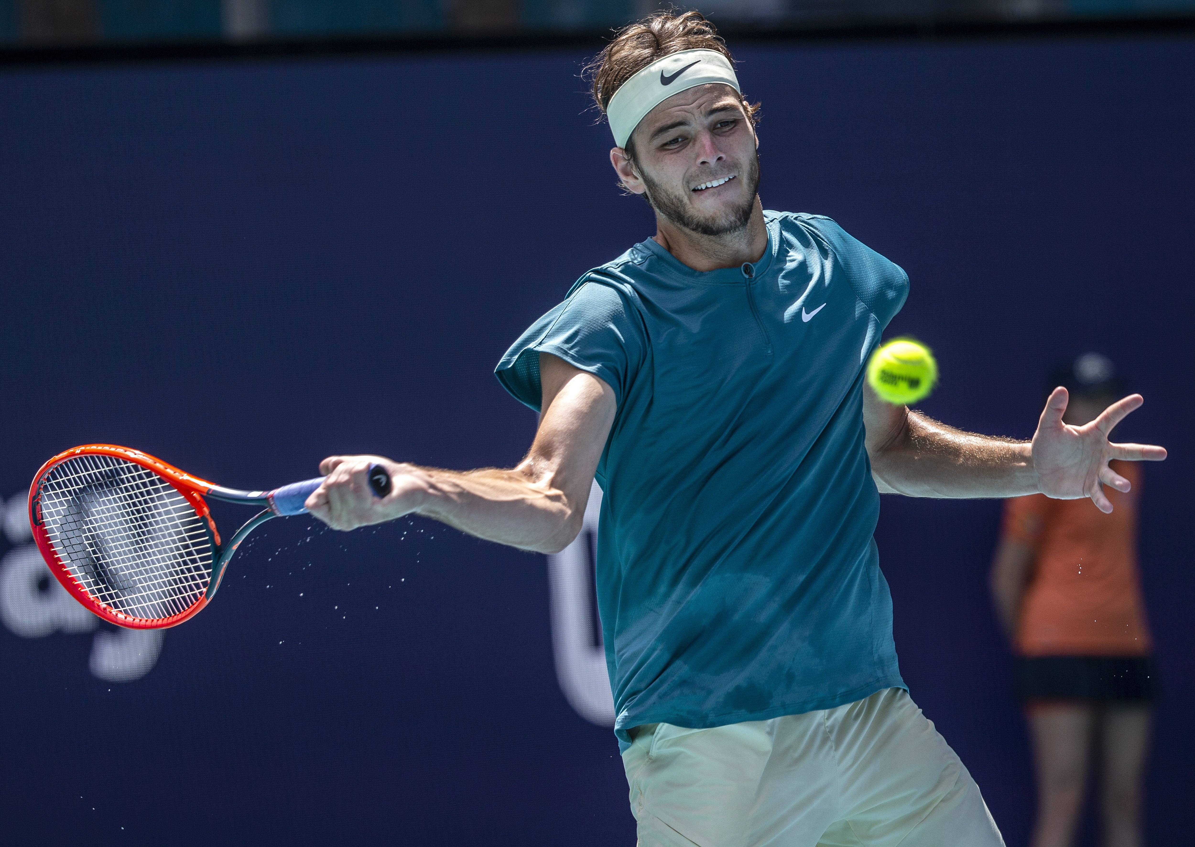 关于美国网球队鏖战西班牙网球队,德约科维奇关键制胜的信息 关于美国网球队鏖战西班牙网球队,德约科维奇关键制胜的信息