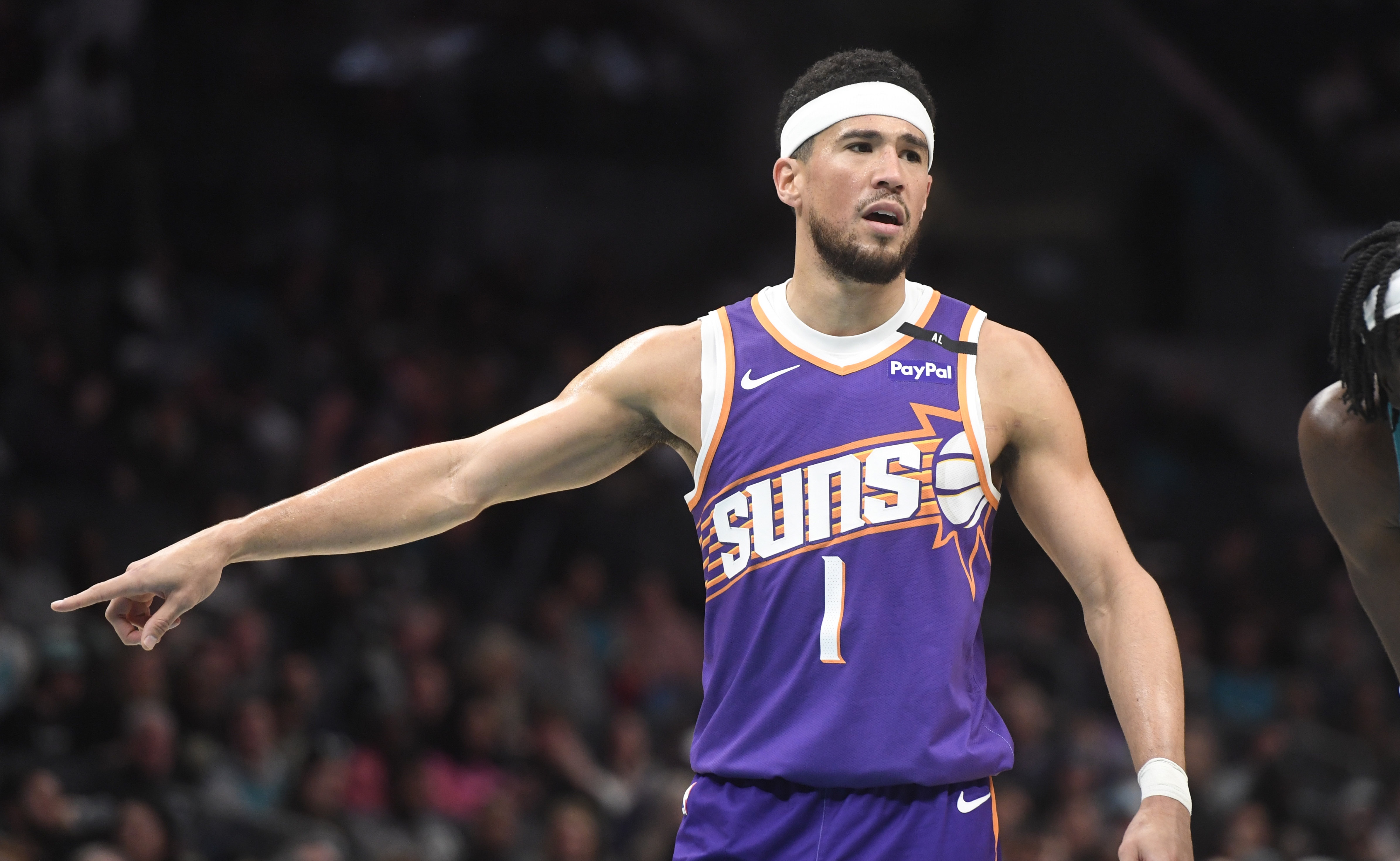 包含篮网B队强势马刺,布克爆发神勇的词条 包含篮网B队强势马刺,布克爆发神勇的词条