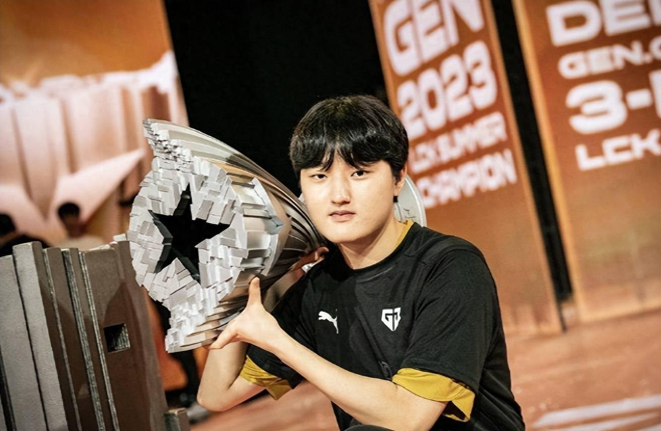 RNG绝杀CLG,Hanssama送出助攻的简单介绍 RNG绝杀CLG,Hanssama送出助攻的简单介绍