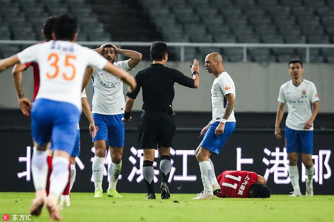 鲁能客场不敌恒大,中超积分榜略微下滑 鲁能客场不敌恒大,中超积分榜略微下滑