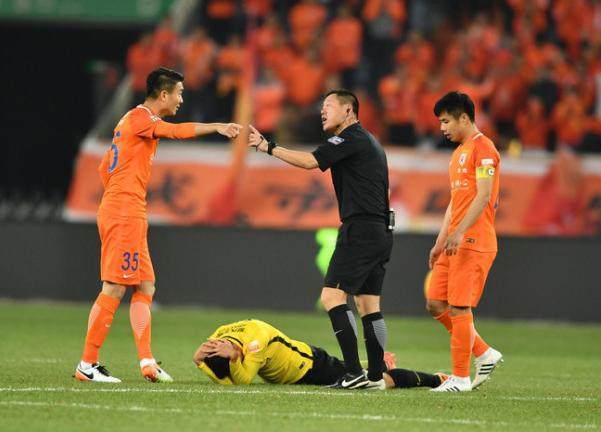 鲁能客场不敌恒大,中超积分榜略微下滑 鲁能客场不敌恒大,中超积分榜略微下滑