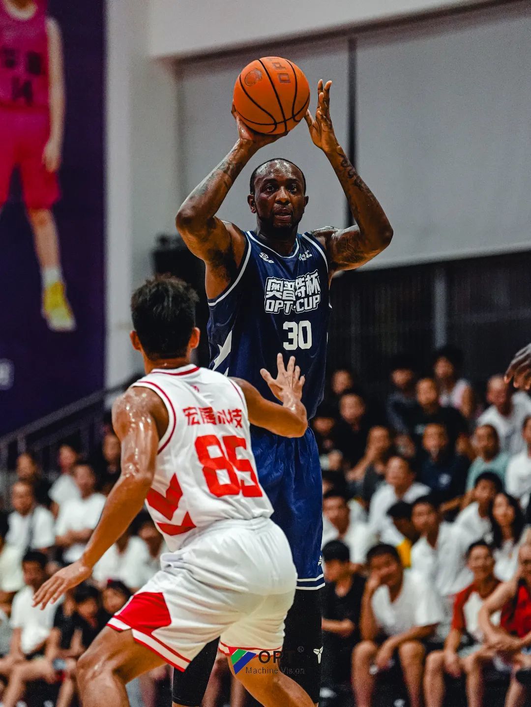 非洲大陆篮球比赛掀起热潮，观众狂热尖叫