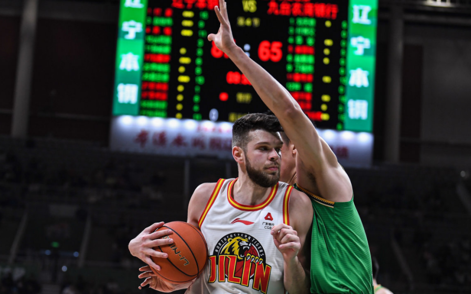 切沃球队势如破竹，夺得胜利