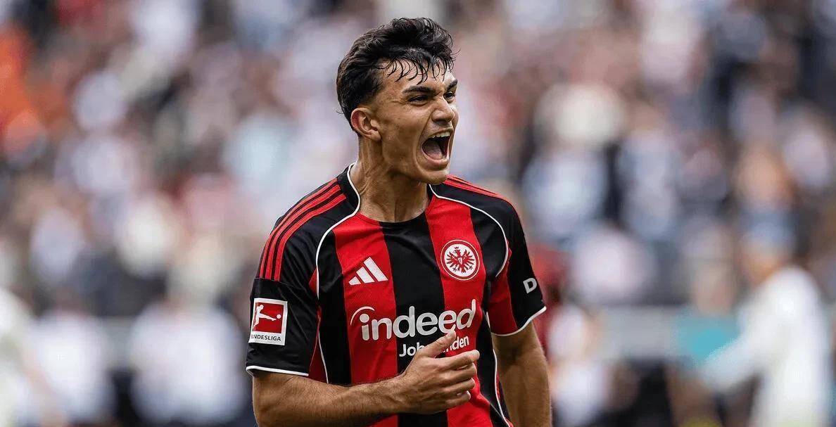 法兰克福前锋连场进球,成为焦点人物 法兰克福前锋连场进球,成为焦点人物