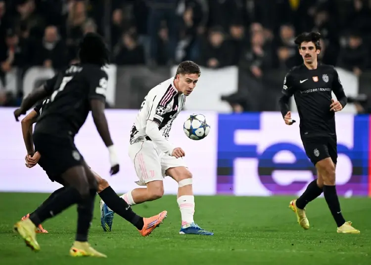 法国血洗巴萨，弗拉霍维奇三分雨点燃全场的简单介绍