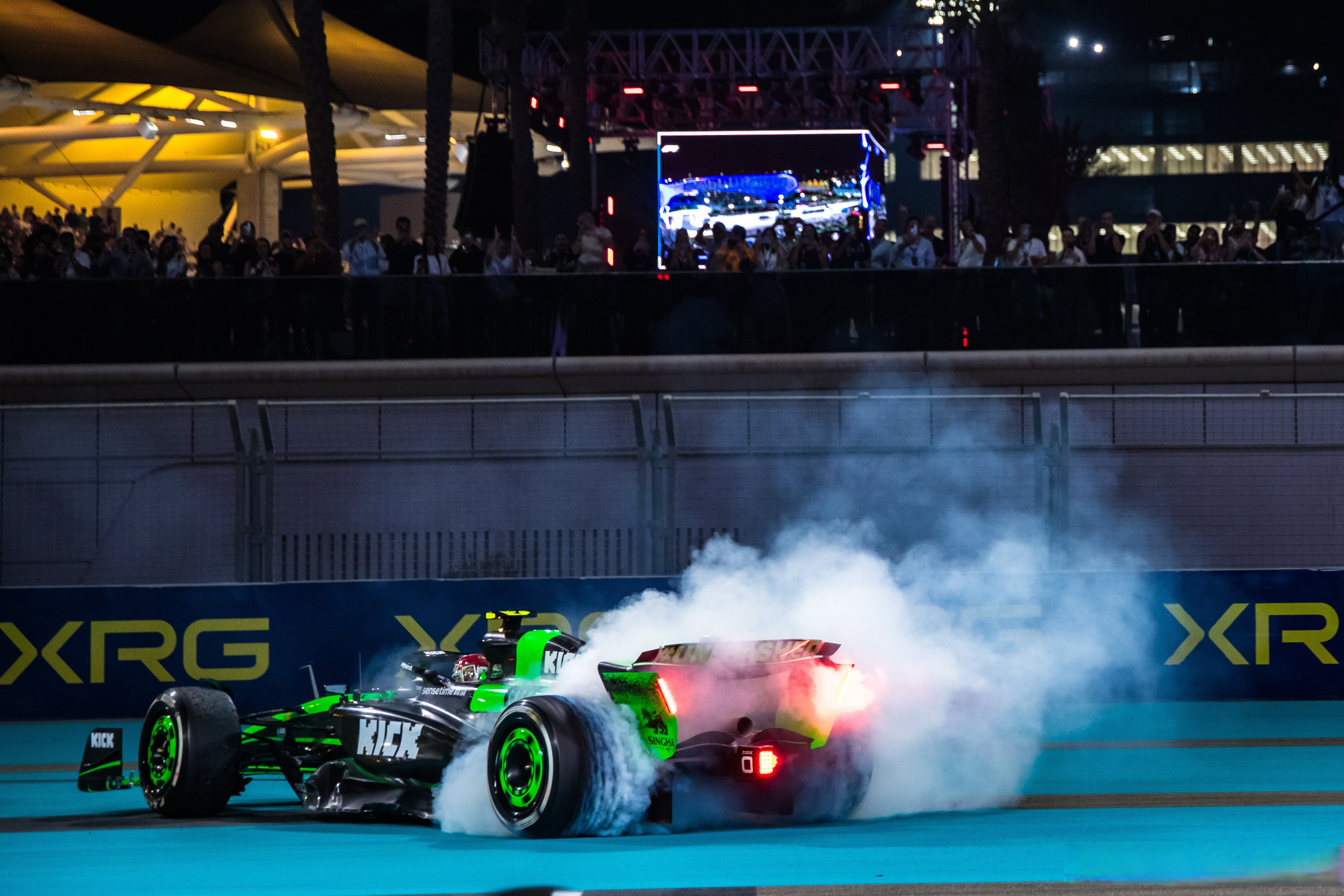 包含法拉利翻盘阿斯顿马丁，周冠宇高光表现的词条