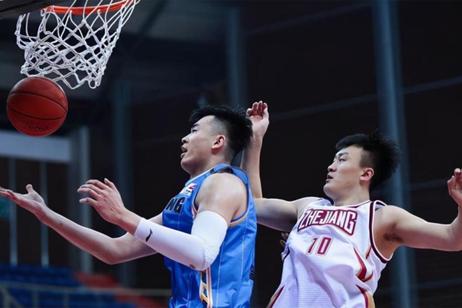 勇士险胜湖人,高诗岩高光表现的简单介绍 勇士险胜湖人,高诗岩高光表现的简单介绍