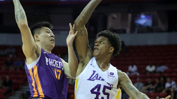 76人鏖战湖人，张镇麟点燃赛场