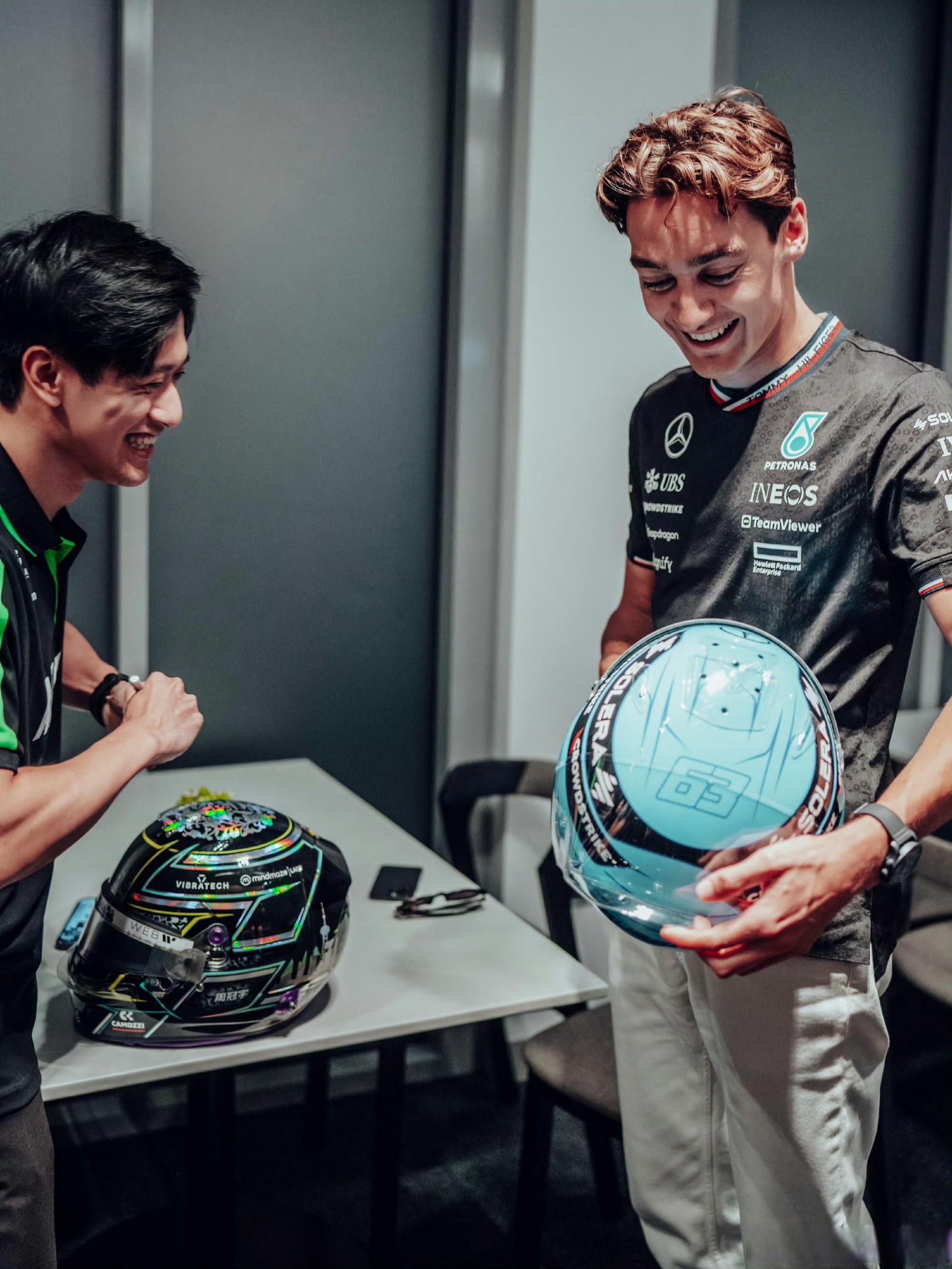 包含红牛车队险胜法拉利，周冠宇带队取胜的词条