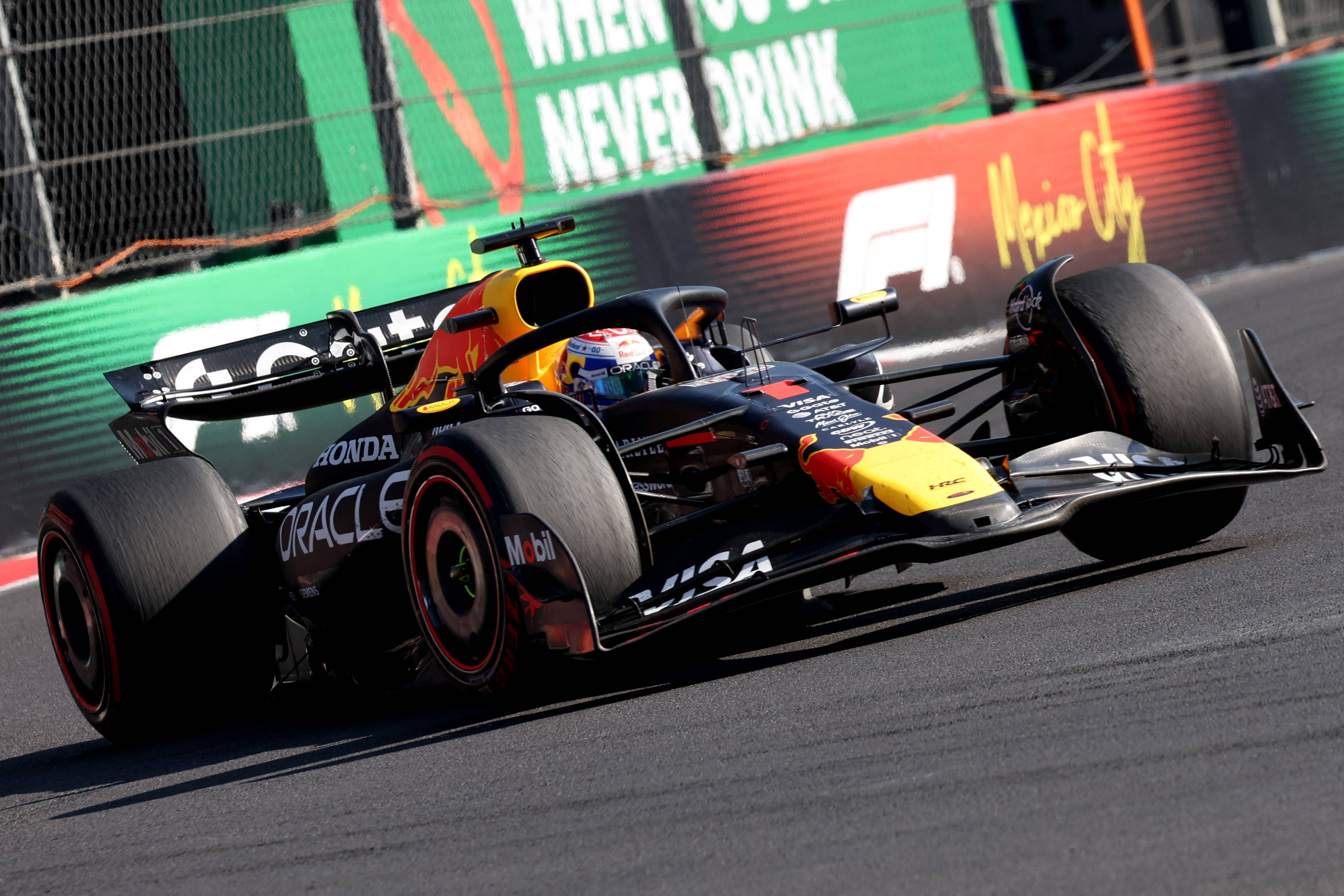 包含阿斯顿马丁力克红牛车队，诺里斯状态火热的词条