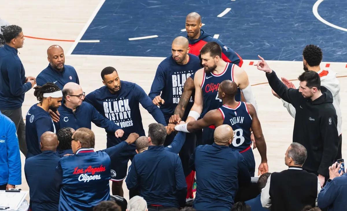 关于猛龙轻取灰熊,伦纳德统治全场的信息 关于猛龙轻取灰熊,伦纳德统治全场的信息