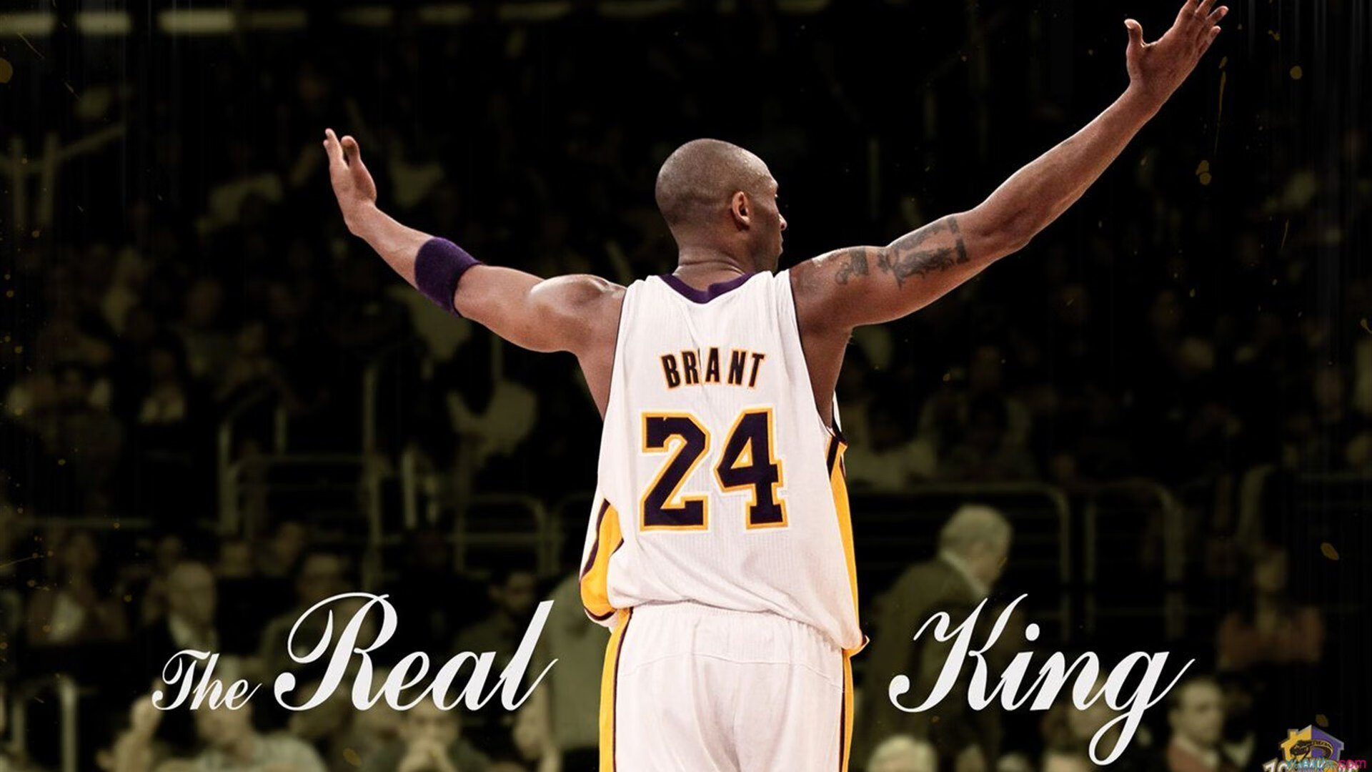 绿茵之外,天山脚下,当欧冠硝烟遇见边疆篮球热