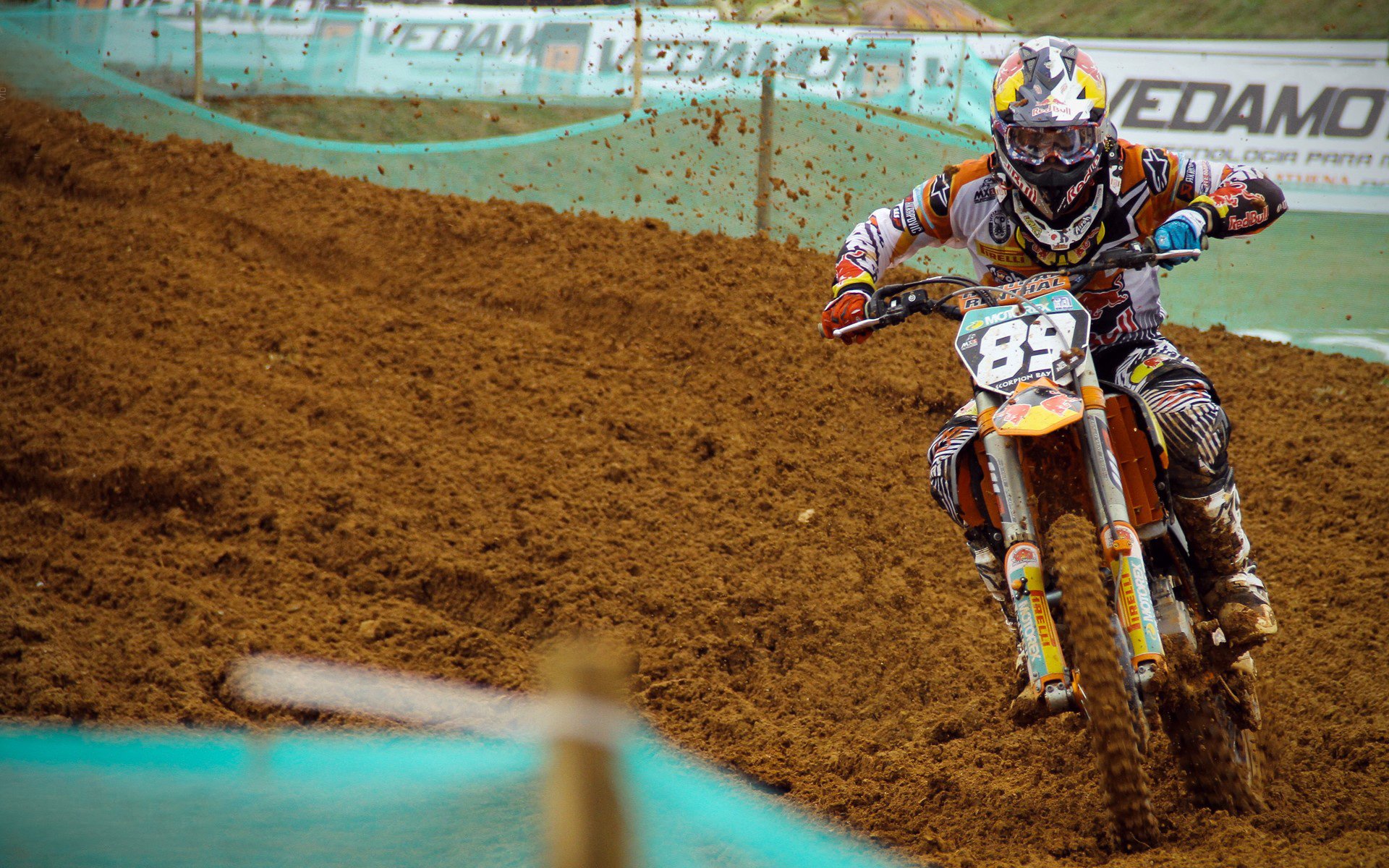 北非风暴席卷马赛,北欧神锋照亮夜空—足球之夜的双重狂想曲