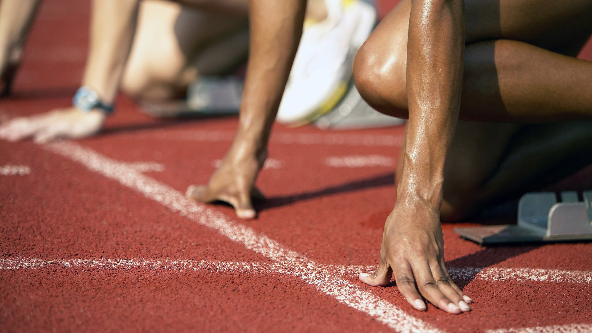 赛道上的终极试炼，F1年度争冠之夜，保罗关键回合不手软